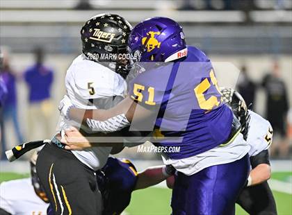 Thumbnail 1 in Sealy vs. Center (UIL D4 Area Playoff) photogallery.