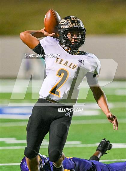 Thumbnail 1 in Sealy vs. Center (UIL D4 Area Playoff) photogallery.