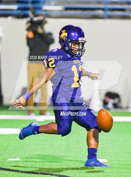 Thumbnail 3 in Sealy vs. Center (UIL D4 Area Playoff) photogallery.