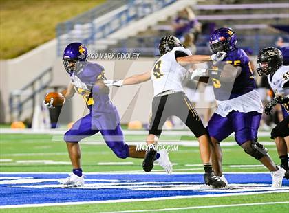 Thumbnail 3 in Sealy vs. Center (UIL D4 Area Playoff) photogallery.