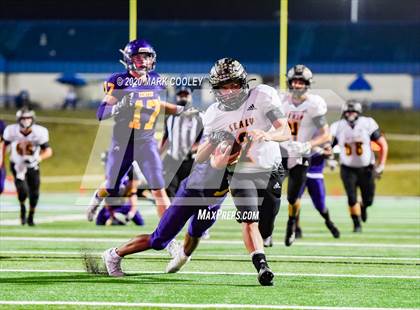 Thumbnail 1 in Sealy vs. Center (UIL D4 Area Playoff) photogallery.