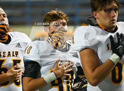 Thumbnail 2 in Sealy vs. Center (UIL D4 Area Playoff) photogallery.