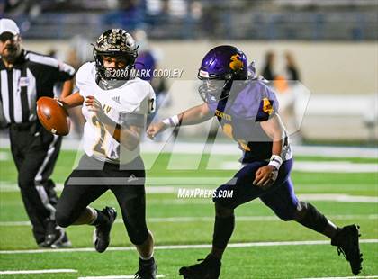 Thumbnail 2 in Sealy vs. Center (UIL D4 Area Playoff) photogallery.