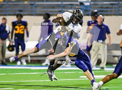 Thumbnail 1 in Sealy vs. Center (UIL D4 Area Playoff) photogallery.