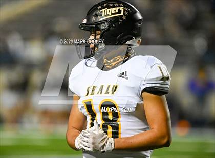 Thumbnail 2 in Sealy vs. Center (UIL D4 Area Playoff) photogallery.