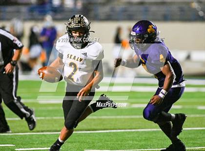 Thumbnail 1 in Sealy vs. Center (UIL D4 Area Playoff) photogallery.