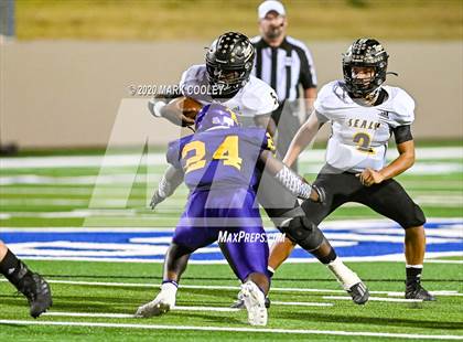 Thumbnail 1 in Sealy vs. Center (UIL D4 Area Playoff) photogallery.