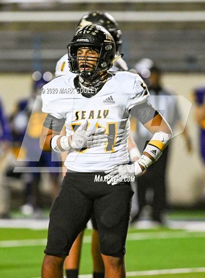 Thumbnail 1 in Sealy vs. Center (UIL D4 Area Playoff) photogallery.