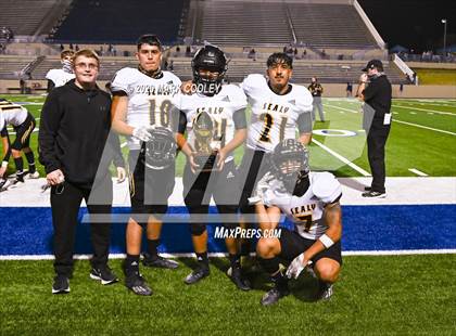 Thumbnail 3 in Sealy vs. Center (UIL D4 Area Playoff) photogallery.