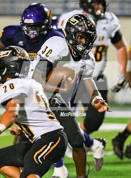 Thumbnail 3 in Sealy vs. Center (UIL D4 Area Playoff) photogallery.