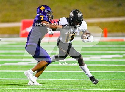 Thumbnail 1 in Sealy vs. Center (UIL D4 Area Playoff) photogallery.