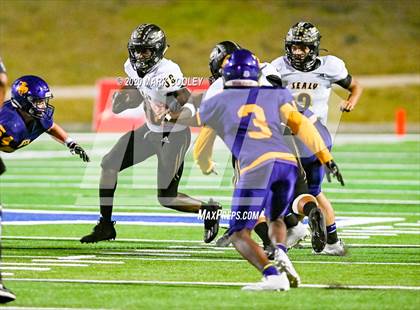 Thumbnail 2 in Sealy vs. Center (UIL D4 Area Playoff) photogallery.