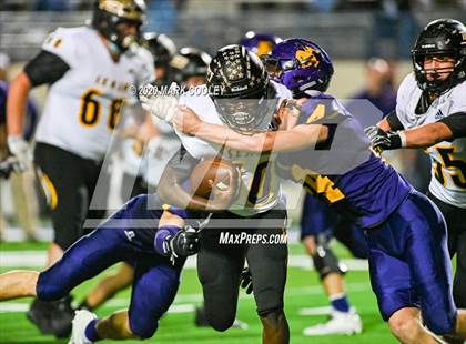 Thumbnail 1 in Sealy vs. Center (UIL D4 Area Playoff) photogallery.