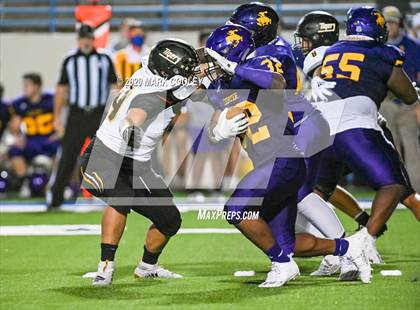 Thumbnail 2 in Sealy vs. Center (UIL D4 Area Playoff) photogallery.