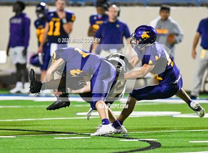 Thumbnail 2 in Sealy vs. Center (UIL D4 Area Playoff) photogallery.