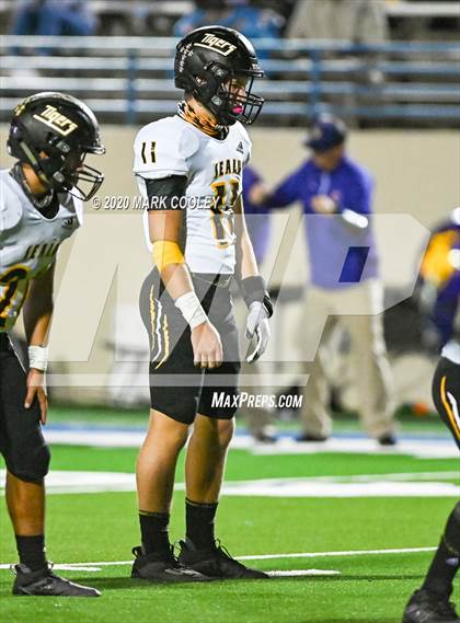 Thumbnail 1 in Sealy vs. Center (UIL D4 Area Playoff) photogallery.