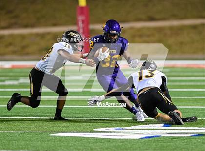 Thumbnail 2 in Sealy vs. Center (UIL D4 Area Playoff) photogallery.