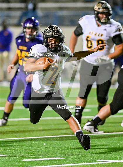 Thumbnail 3 in Sealy vs. Center (UIL D4 Area Playoff) photogallery.
