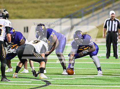 Thumbnail 3 in Sealy vs. Center (UIL D4 Area Playoff) photogallery.