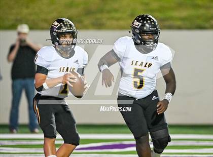 Thumbnail 3 in Sealy vs. Center (UIL D4 Area Playoff) photogallery.