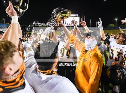 Thumbnail 3 in Sealy vs. Center (UIL D4 Area Playoff) photogallery.