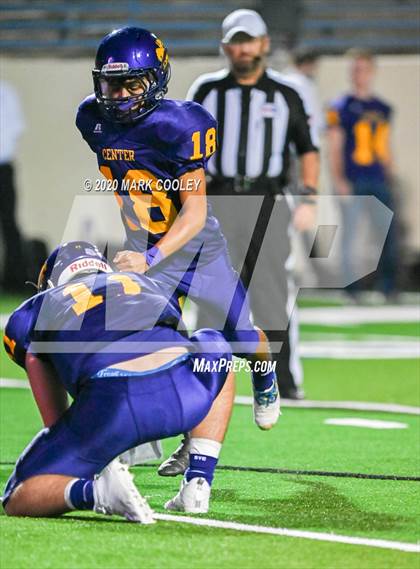 Thumbnail 2 in Sealy vs. Center (UIL D4 Area Playoff) photogallery.