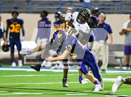 Thumbnail 2 in Sealy vs. Center (UIL D4 Area Playoff) photogallery.