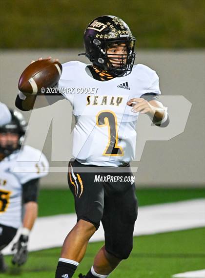 Thumbnail 3 in Sealy vs. Center (UIL D4 Area Playoff) photogallery.