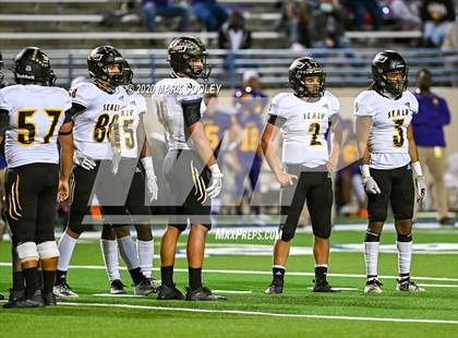 Thumbnail 2 in Sealy vs. Center (UIL D4 Area Playoff) photogallery.