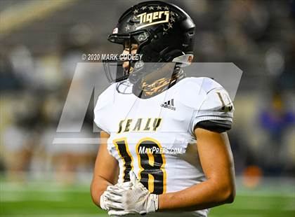 Thumbnail 1 in Sealy vs. Center (UIL D4 Area Playoff) photogallery.