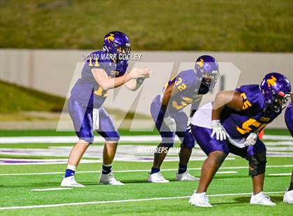 Thumbnail 1 in Sealy vs. Center (UIL D4 Area Playoff) photogallery.