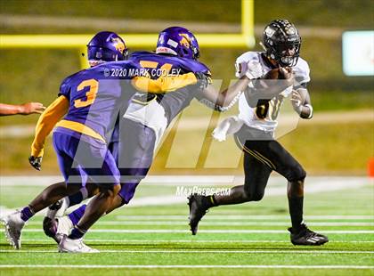 Thumbnail 2 in Sealy vs. Center (UIL D4 Area Playoff) photogallery.