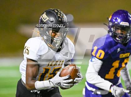 Thumbnail 1 in Sealy vs. Center (UIL D4 Area Playoff) photogallery.