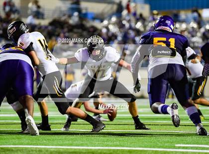 Thumbnail 3 in Sealy vs. Center (UIL D4 Area Playoff) photogallery.