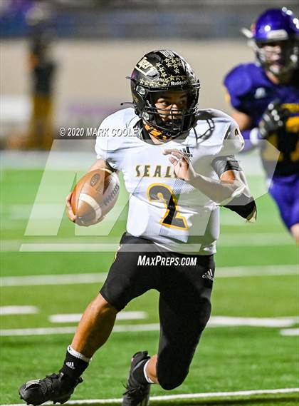 Thumbnail 2 in Sealy vs. Center (UIL D4 Area Playoff) photogallery.