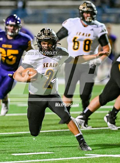 Thumbnail 1 in Sealy vs. Center (UIL D4 Area Playoff) photogallery.