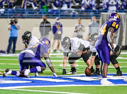 Thumbnail 1 in Sealy vs. Center (UIL D4 Area Playoff) photogallery.