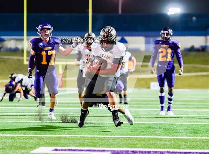 Thumbnail 3 in Sealy vs. Center (UIL D4 Area Playoff) photogallery.