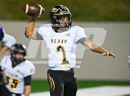 Thumbnail 1 in Sealy vs. Center (UIL D4 Area Playoff) photogallery.