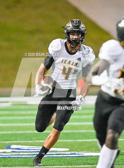 Thumbnail 1 in Sealy vs. Center (UIL D4 Area Playoff) photogallery.