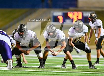 Thumbnail 1 in Sealy vs. Center (UIL D4 Area Playoff) photogallery.