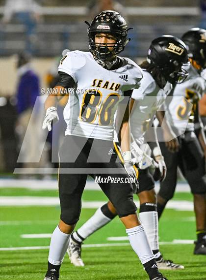 Thumbnail 2 in Sealy vs. Center (UIL D4 Area Playoff) photogallery.