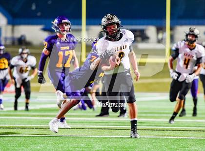 Thumbnail 2 in Sealy vs. Center (UIL D4 Area Playoff) photogallery.