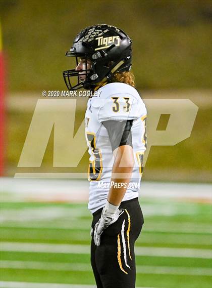 Thumbnail 1 in Sealy vs. Center (UIL D4 Area Playoff) photogallery.