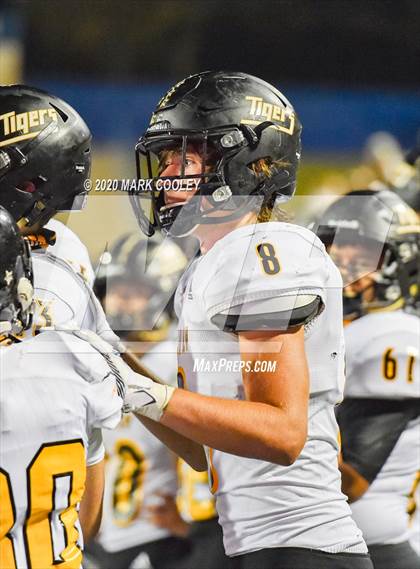 Thumbnail 1 in Sealy vs. Center (UIL D4 Area Playoff) photogallery.