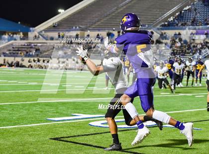 Thumbnail 2 in Sealy vs. Center (UIL D4 Area Playoff) photogallery.