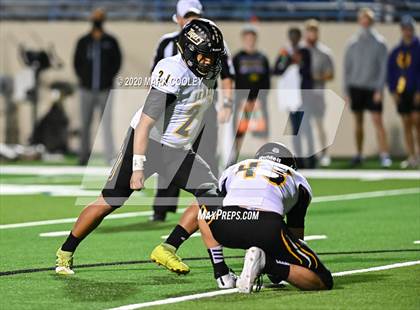 Thumbnail 1 in Sealy vs. Center (UIL D4 Area Playoff) photogallery.