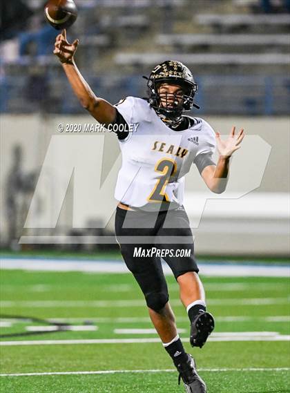 Thumbnail 2 in Sealy vs. Center (UIL D4 Area Playoff) photogallery.