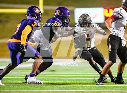 Thumbnail 1 in Sealy vs. Center (UIL D4 Area Playoff) photogallery.
