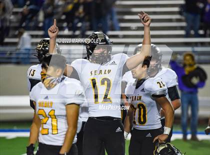 Thumbnail 3 in Sealy vs. Center (UIL D4 Area Playoff) photogallery.